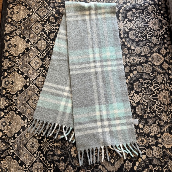 Uniqlo Accessories - Uniqlo Scarf Current Season